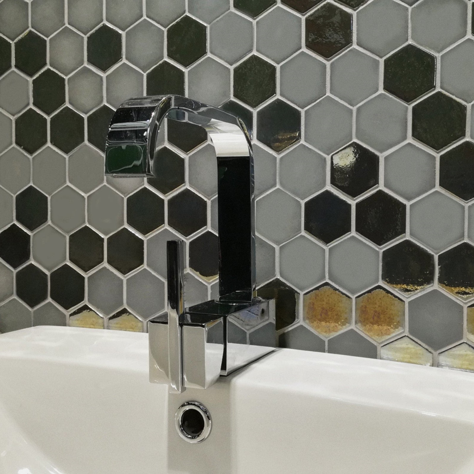 Ottimo Ceramics Glam 11" x 12.5" Glossy | Matte Glass Mosaic Grey