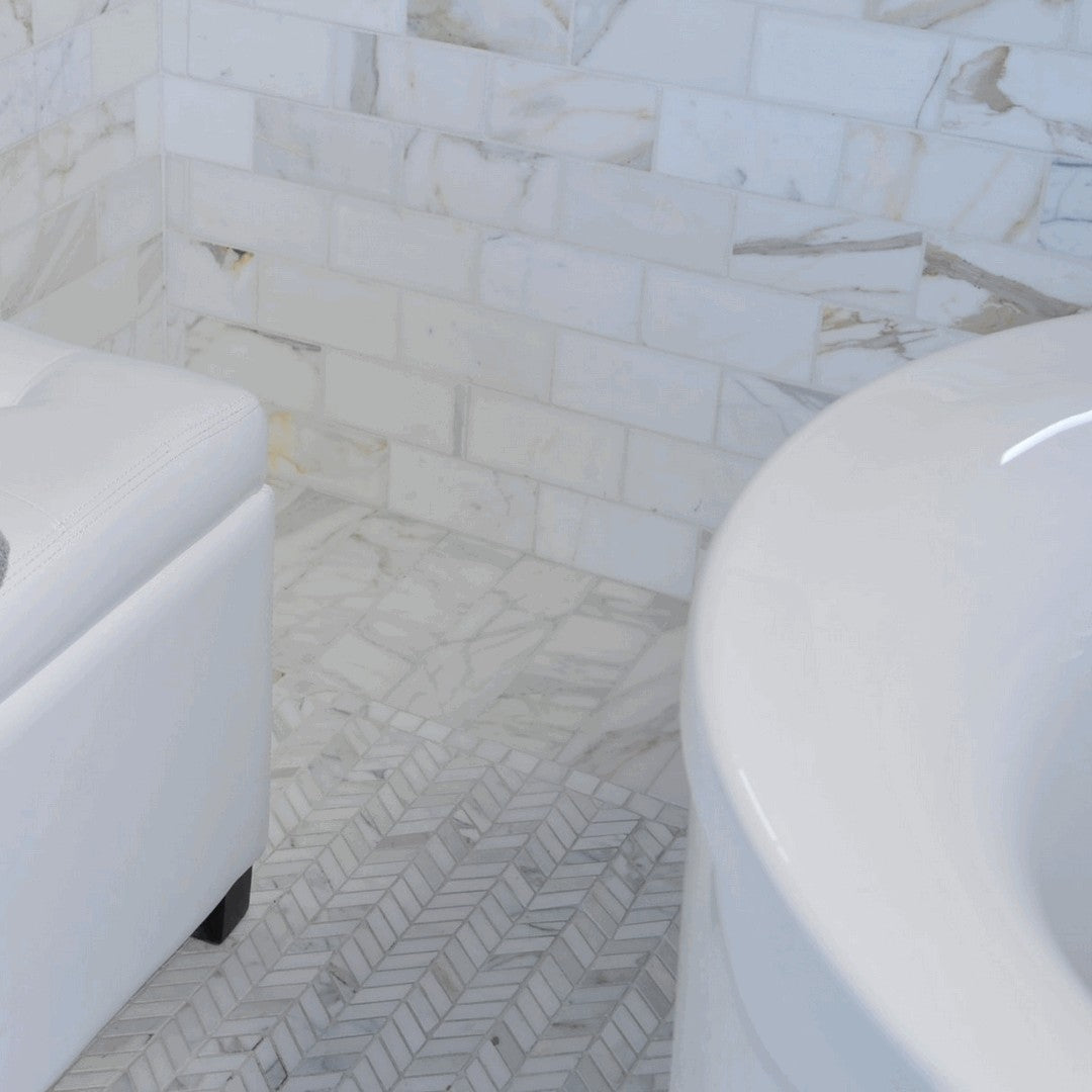 Bedrosians-Marble-Calacatta-Oro-12.5-x-12.5-Chevron-Honed-Mosaic-Tile-Calacatta-Oro