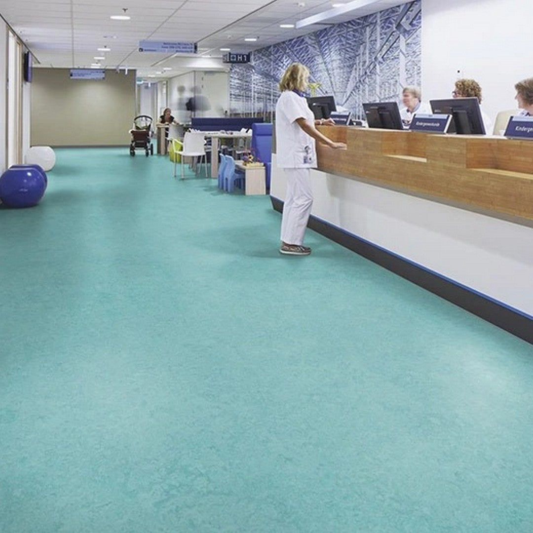 Forbo-Marmoleum-Fresco-6.5-x-105-Smooth-Vinyl-Sheet-Aqua