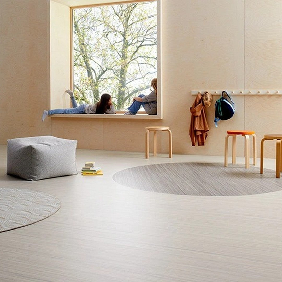 Forbo-Marmoleum-Striato-6.5-x-105-Smooth-Vinyl-Sheet-Urban-Silver